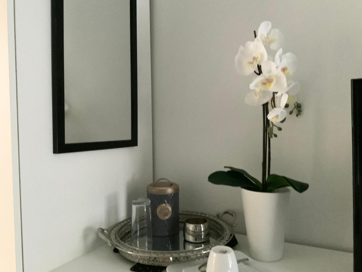 Executive Single Room With En-Suite In Guest House City Centre 룩셈부르크 외부 사진